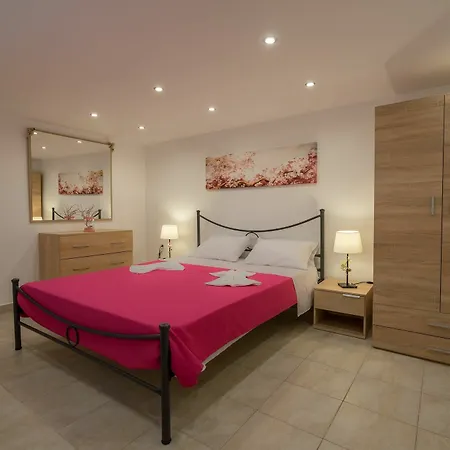 Valentinas Amazing House-3
