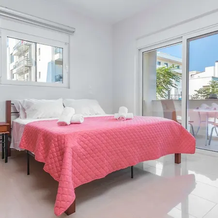 Central Luxurious Apartments Close To The Sea-3