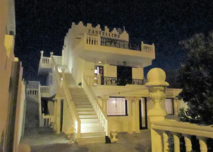 Entire Guesthouse - 27 People Faliraki