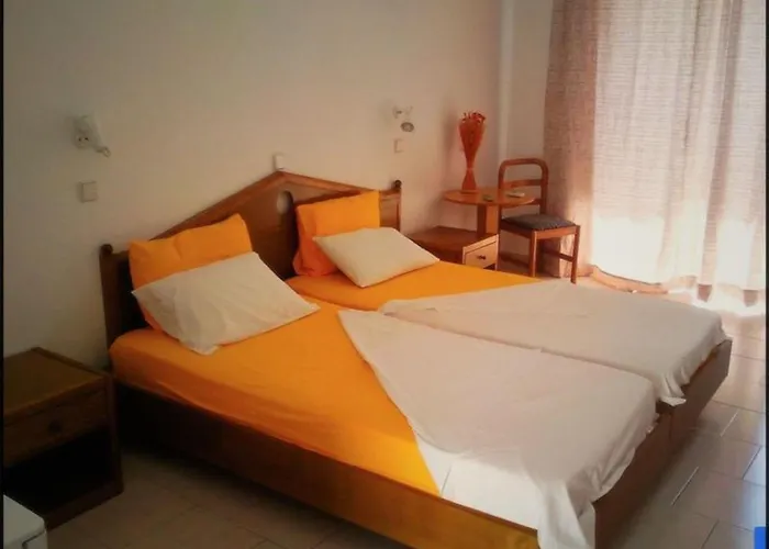Room In Studio - Rock Garden Apartment By The Beach Πεύκος