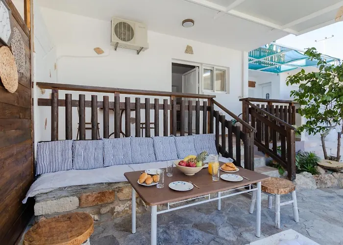 Christos Studios And Family Apartments Stegna