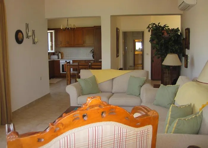 Pet friendly Spacious Seafront Apartment Ixia 