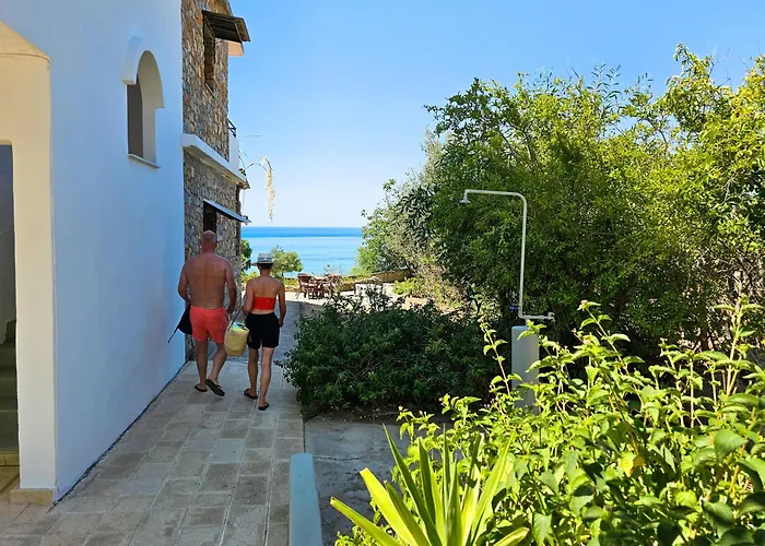George Seaside Serviced Studios & Apartments Πεύκος