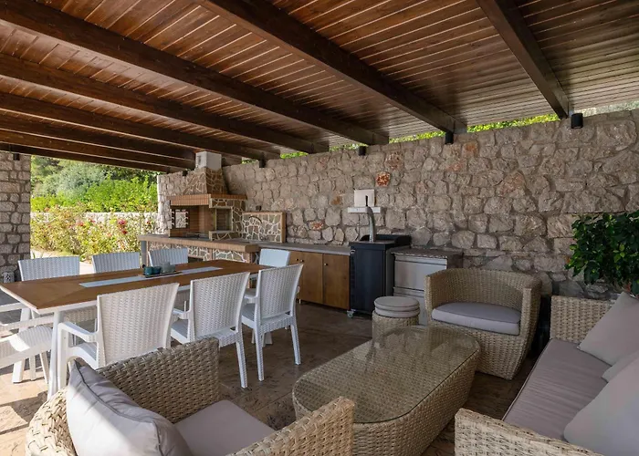 Adonis Villa In Nature Ixia 