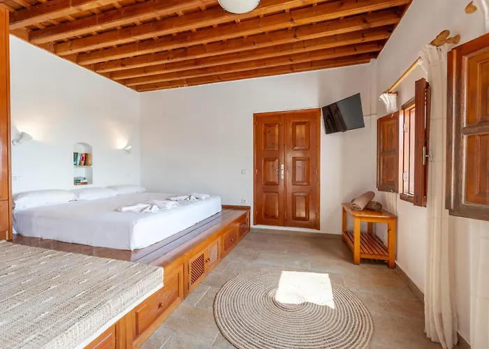 Arte Lindos Suites