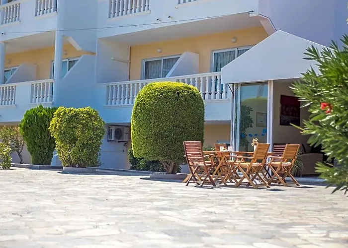 Iatridis Studios Φαληράκι