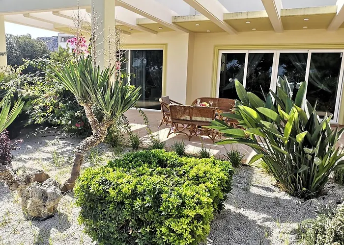 Louis Luxury Villa By Living In Blue Koskinou  con Piscina